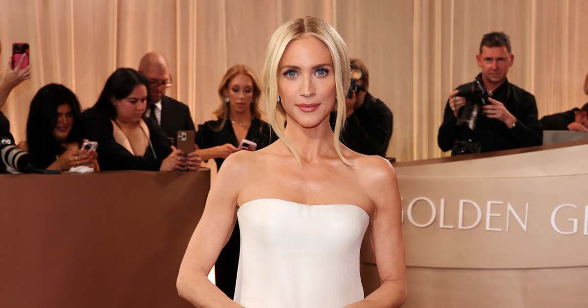 بريتاني سنو على السجادة الحمراء تصل إلى حفل توزيع جوائز غولدن غلوب 2026