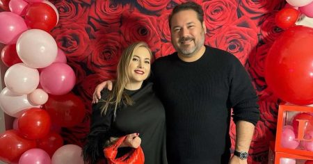 الجدول الزمني لعلاقة ميغان ماكين وبن دومينيك: من الزواج إلى الأبوة