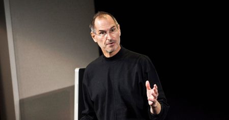 معروضات أبل المبكرة لستيف جوبز معروضة للبيع بالمزاد – إلى جانب ربطات عنقه