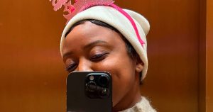 كينتا برونسون من مدرسة أبوت الابتدائية تغلق تكهنات الحمل في ليلة رأس السنة الجديدة