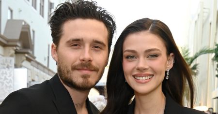 بروكلين بيكهام ونيكولا بيلتز بيكهام يبتسمان ويتشاركان قبلة في صور جديدة وسط الدراما العائلية