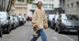 فقط في! قامت شركة Abercrombie & Fitch بتخفيض الكثير من السترات الشتوية إلى الربيع – بدءًا من 25 دولارًا