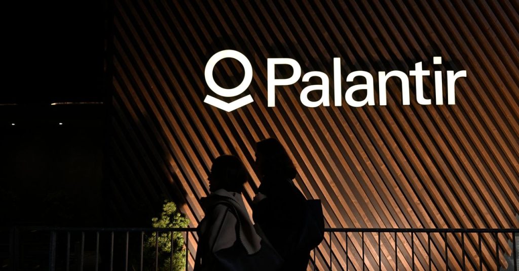 Palantir تدافع عن عملها مع شركة ICE للموظفين بعد مقتل Alex Pretti