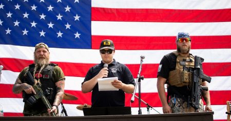 المتحمسون للسلاح اليمينيون والمتطرفون يعملون وقتًا إضافيًا لتبرير مقتل أليكس بريتي