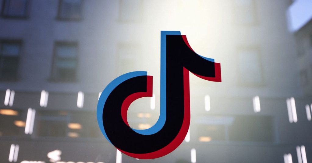 التحقق من العمر يصل إلى نقطة تحول عالمية. هل تعتبر استراتيجية TikTok بمثابة حل وسط جيد؟