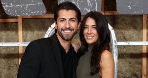 الجدول الزمني لعلاقة بكالوريوس الأمة جيسون تارتيك وكاثرين هيرلي: لقاء الجرو اللطيف وما بعده