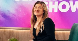 تم الكشف عن مستقبل “The Kelly Clarkson Show” بعد شائعات الإلغاء المفاجئة