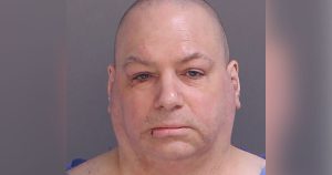 يُزعم أن رجلاً من ولاية بنسلفانيا اعترف بقتل والديه وشقيقته بسكين من النوع النفسي