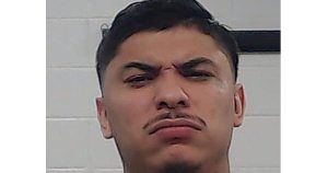 رجل متهم بإطلاق النار على زوجين التقى بهما عبر تطبيق مواعدة وقتل الزوجة