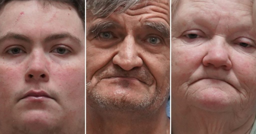 العثور على أكثر من دزينة من الكلاب ميتة في كومة في الفناء الخلفي، والعثور على آخرين أحياء في منزل ألاباما: شريف