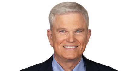 وفاة رولاند ستيدهام: كان عالم الأرصاد الجوية في شبكة سي بي إس يبلغ من العمر 67 عامًا وشارك في حادث تحطم طائرة مع المزيد من الضحايا