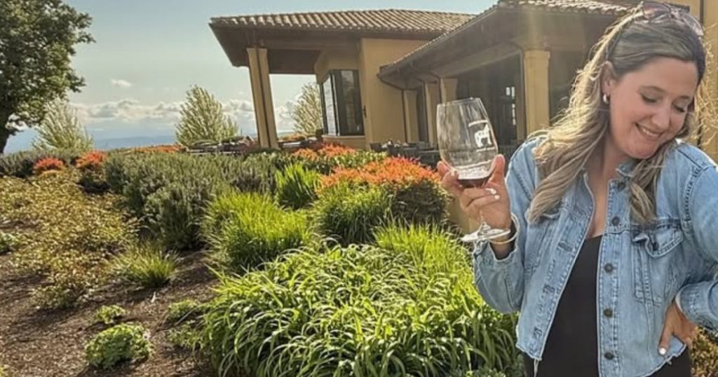 “الناس الصغار في العالم الكبير” ألوم توري رولوف تشارك التحديث “الضعيف” في رحلة حب الشباب الكيسي