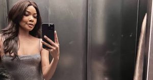 غابرييل يونيون ترتدي حمالة صدر تحت فستان مزين بالكريستال في ليلة رأس السنة الجديدة