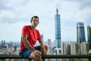 تأخر صعود Alex Honnold “Skyscraper Live” بدون حبال لتايبيه 101 بسبب الطقس