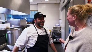 “فوضى جميلة” يجعل بداية جديدة في أوروبا أسهل بالنسبة للاجئين