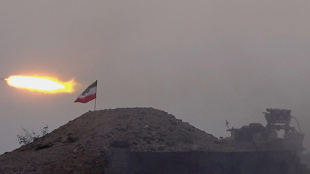 إيران تبدأ مناورة في مضيق هرمز قبل ساعات من محادثات جنيف