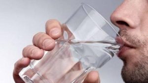 ما حكم الاكتفاء بالماء في السحور؟ .. دار الإفتاء تجيب