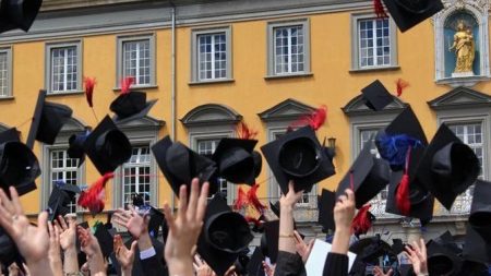 التعليم العالي تعلن فتح باب التسجيل لمنح دراسية.. تفاصيل التقديم