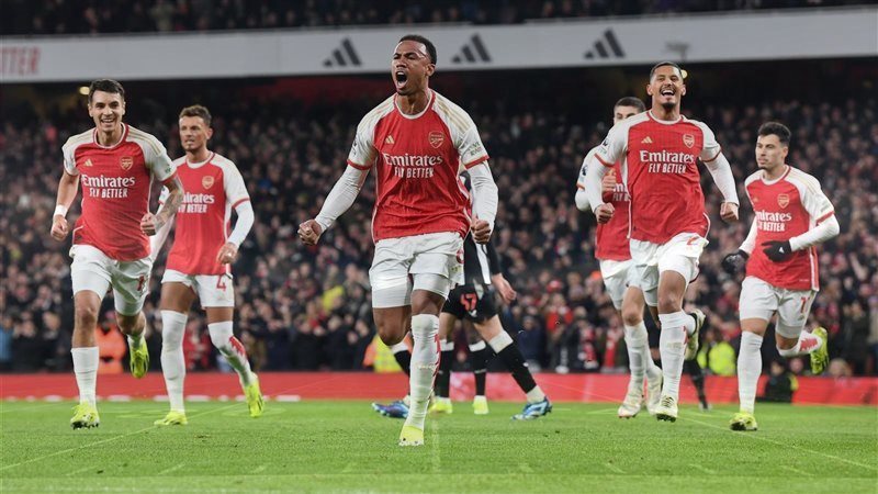 ساكا يقود هجوم أرسنال ضد برايتون في الدوري الإنجليزي