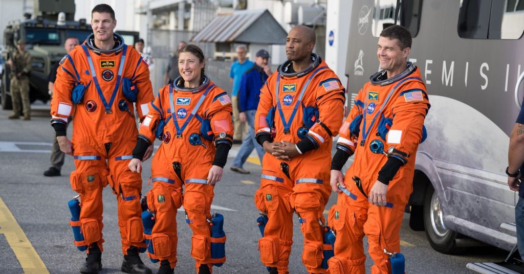 لماذا يبقى طاقم Artemis II في الحجر الصحي قبل رحلتهم إلى القمر؟