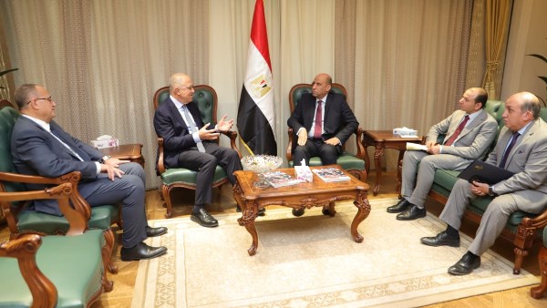 تعزيز التعاون بين العمل واتحاد الصناعات في ملف التدريب من أجل التشغيل