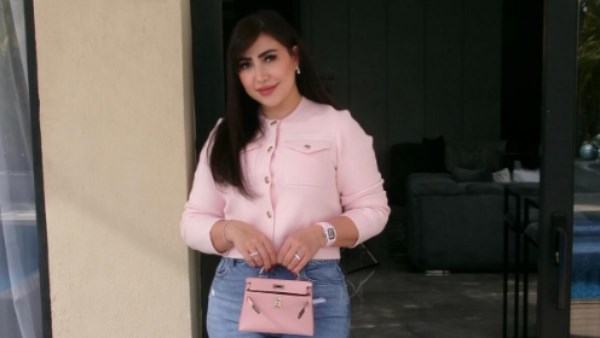 بوسي تستعرض أناقتها بإطلالة كاجوال.. شاهد