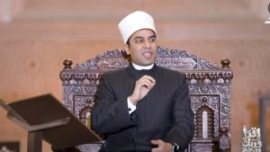 الطفلة رقية تسأل: هو القرآن نزل في كام سنة على النبي؟ الدكتور أحمد عصام فرحات يجيب