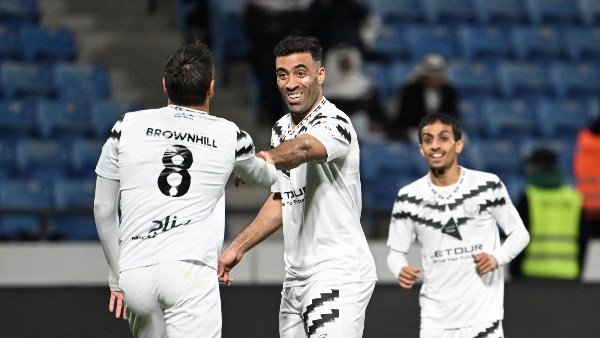 التعادل 1-1 يحسم الشوط الأول بين ضمك والشباب بالدوري السعودي