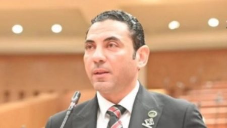 برلماني: توجيهات الرئيس بصرف رواتب فبراير قبل رمضان تؤكد مراعاة مصلحة المواطن ودعم الاستقرار