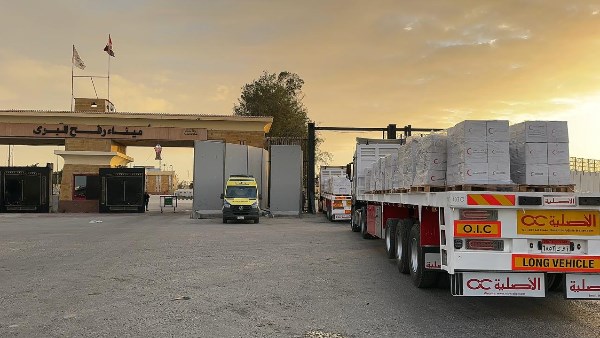 الهلال الأحمر يدفع بأكثر من 197 ألف سلة غذائية إلى غزة