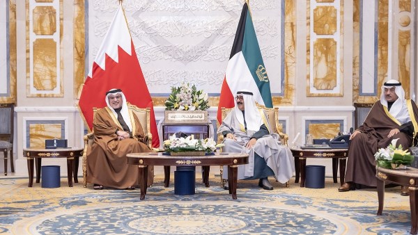 أمير الكويت وولي عهد البحرين يبحثان آخر المستجدات الإقليمية والدولية