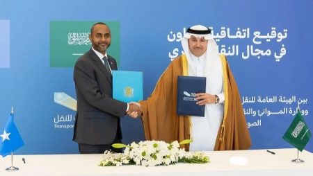 السعودية والصومال يوقعان اتفاقية لتعزيز التعاون المشترك في المجال البحري