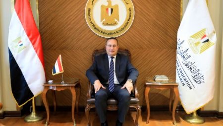 وزير التعليم العالي يهنئ منتسبي الوزارة والمجتمع الأكاديمي بحلول شهر رمضان