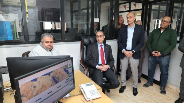 محافظ الجيزة: دعم مركز معلومات المرافق بالعناصر والمعدات لتوسيع الخدمات