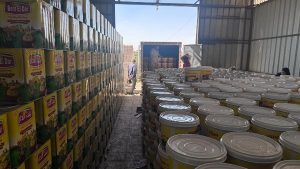 ضبط مركز تعبئة مواد غذائية مجهولة المصدر بإحدى قرى مركز شبين الكوم