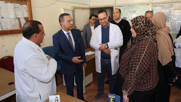 محافظ المنوفية يحيل المتغيبين بدون إذن بمستشفى تلا العام للتحقيق