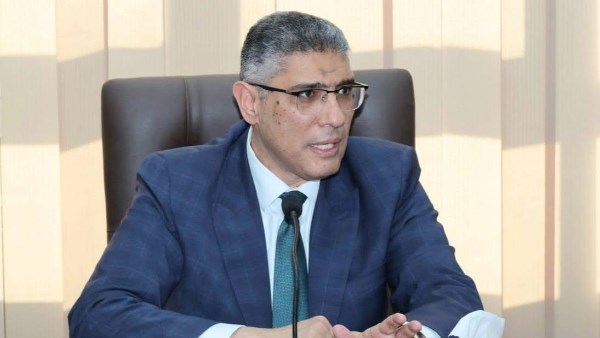 محافظ الجيزة يوجه بإلزام المحال التجارية بوضع صناديق قمامة أمامها