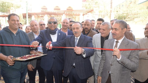 تخفيضات تصل إلى 30% ..محافظ أسيوط يفتتح معرض أهلاً رمضان بالمنفذ الدائم للغرفة التجارية