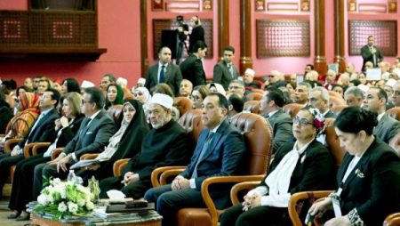 محافظ أسوان يشارك بالجلسة الافتتاحية لمؤتمر حماية وتعزيز حقوق المرأة.. صور