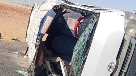 بالأسماء.. 6 وفيات و11 مصابا في حادث انقلاب ميكروباص بصحراوي أسوان
