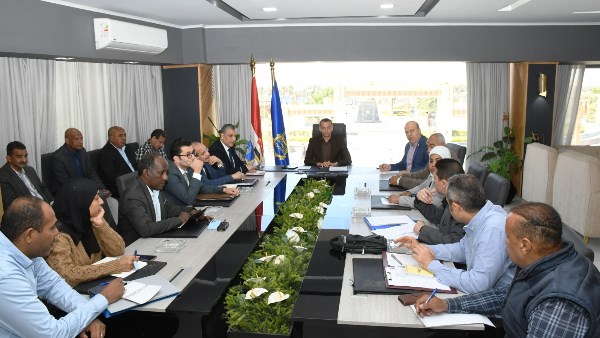 محافظ أسوان: خطة متكاملة لتعظيم الموارد الذاتية وتعزيز الإستدامة المالية بالمحافظة