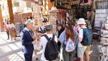 أخبار أسوان..انبهار للسائحين بجمال عروس المشاتي.. واحتفالية الجامع الأزهر وورشة لبناء القدرات