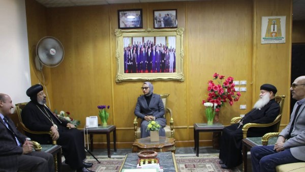 للتهنئة بالمنصب .. محافظ الوادي الجديد تستقبل الأنبا أرسانيوس أسقف الواحات