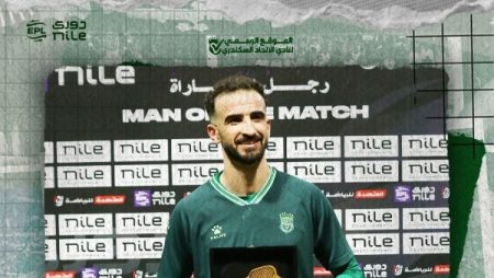 دونجا يتوج بجائزة رجل مباراة الاتحاد السكندري وسموحة