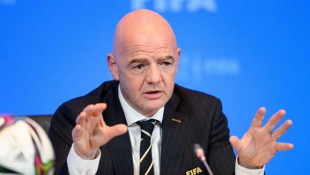 إنفانتينو يفجر مفاجأة بشأن كأس العالم 2030.. فيفا يدرس رفع عدد المنتخبات إلى 64