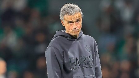 لويس إنريكي عن احتمالية مواجهة برشلونة: المباراة لن تكون سهلة