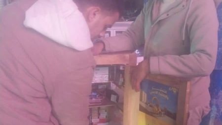 بقرار من الزملوط.. إزالة فاترينات السجائر من شوارع مطروح