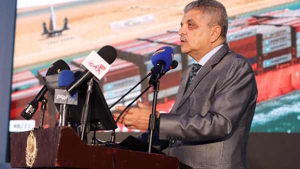 أسامة ربيع: تطوير المجرى والمرافق البحرية والابتكار التكنولوجي يعزز مكانة قناة السويس عالميًا