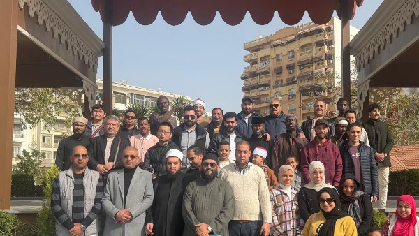 متسابقو بورسعيد الدولية يروّجون لمعالم المدينة خلال جولة سياحية برفقة شباب المسابقة