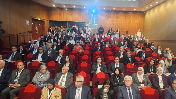رئيس جامعة بورسعيد يشارك في المائدة المستديرة لمؤتمر الجامعات الفرنسية